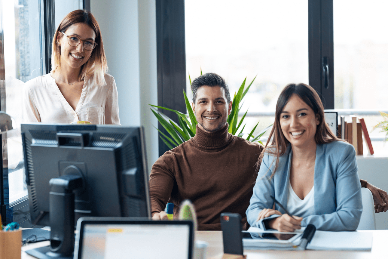 Latin American BPO accounting team gathered at computer
